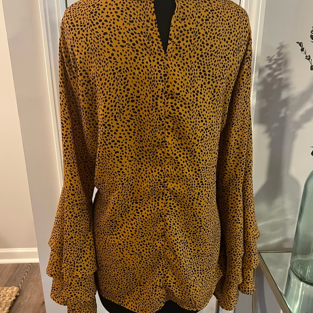 Amazon LS mustard and black animal print blouse with ruffled tier sleeve sizeXL - Picture 2 of 5